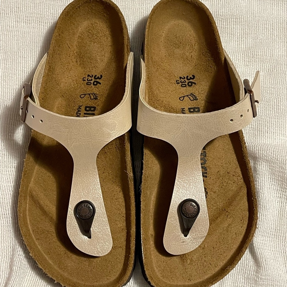 Birkenstock Classic
Gizeh Birko-Flor Sandals